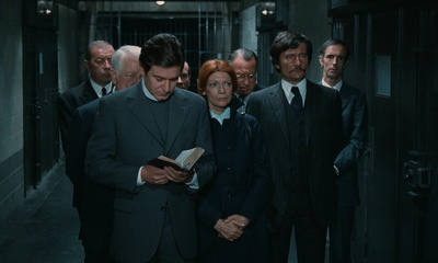 推上断头台剧照的剧照