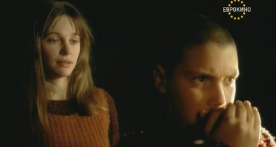 异国寻母剧照的剧照