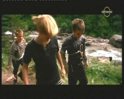 异国寻母剧照的剧照