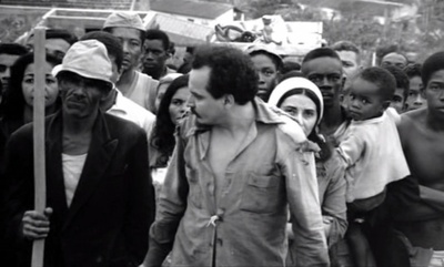 痛苦的大地剧照的剧照