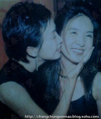 自梳剧照的剧照