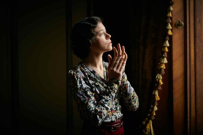 金衣女人剧照的剧照