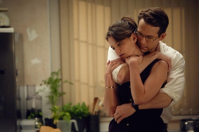 金衣女人剧照的剧照