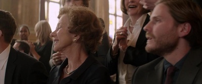 金衣女人剧照的剧照