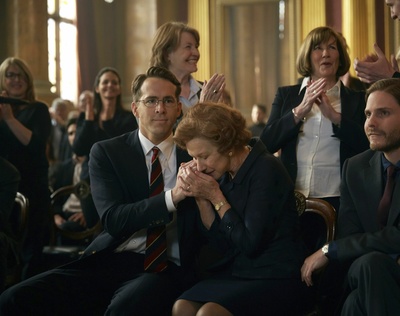 金衣女人剧照的剧照