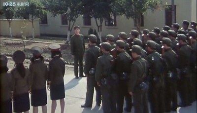 穿校服的小兵剧照的剧照