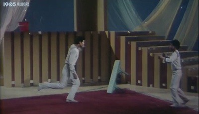 穿校服的小兵剧照的剧照