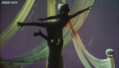 穿校服的小兵剧照的剧照