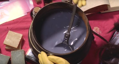 爱之女巫剧照的剧照