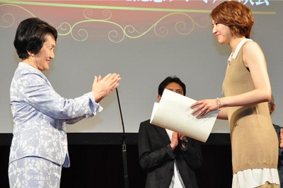 虞美人盛开的山坡剧照的剧照