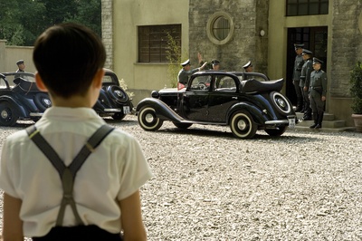 穿条纹睡衣的男孩剧照的剧照