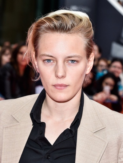 她唇之下剧照的剧照