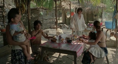 你妈妈也一样剧照的剧照