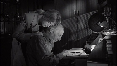 咫尺天涯剧照的剧照