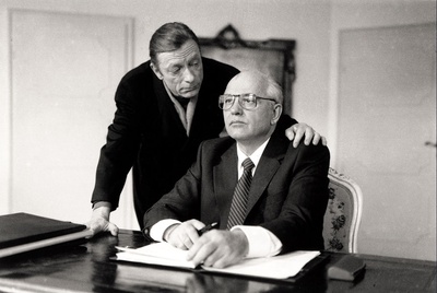 咫尺天涯剧照的剧照