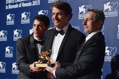 来自远方剧照的剧照