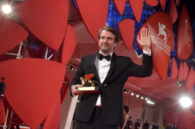 来自远方剧照的剧照