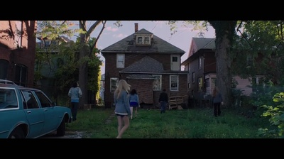 它在身后剧照的剧照