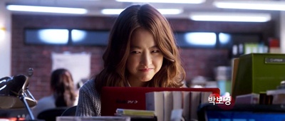 假装热情剧照的剧照