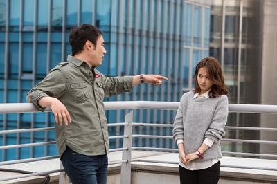 假装热情剧照的剧照