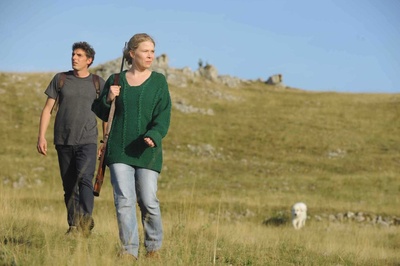 保持站立剧照的剧照