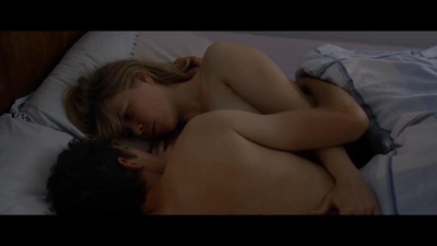 保持站立剧照的剧照