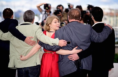 保持站立剧照的剧照