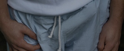 保持站立剧照的剧照