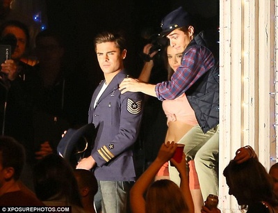 邻居大战剧照的剧照