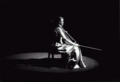 她比烟花寂寞剧照的剧照