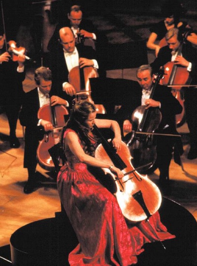 她比烟花寂寞剧照的剧照