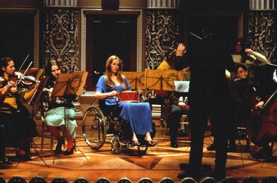 她比烟花寂寞剧照的剧照