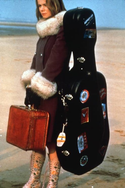 她比烟花寂寞剧照的剧照