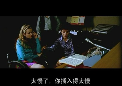 她比烟花寂寞剧照的剧照