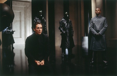 撕裂的末日剧照的剧照