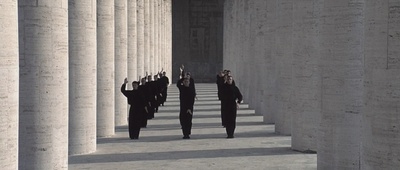 撕裂的末日剧照的剧照