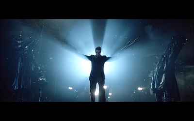 撕裂的末日剧照的剧照