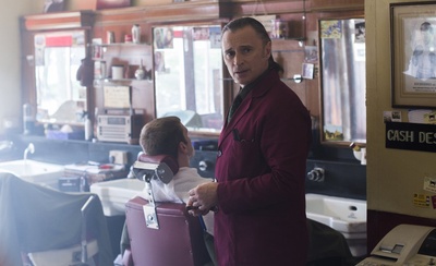 巴尼·汤姆森传奇剧照的剧照