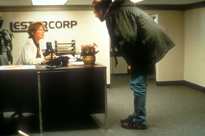 成为约翰·马尔科维奇剧照的剧照