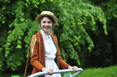 上帝帮助女孩剧照的剧照