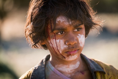 负重前行剧照的剧照