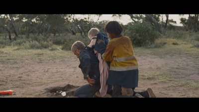 负重前行剧照的剧照