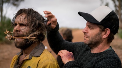 负重前行剧照的剧照