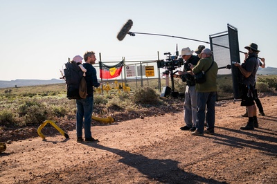 负重前行剧照的剧照