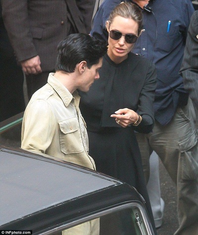 坚不可摧剧照的剧照