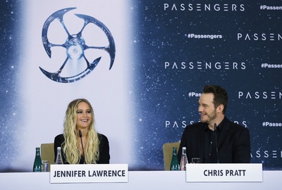 太空旅客剧照的剧照