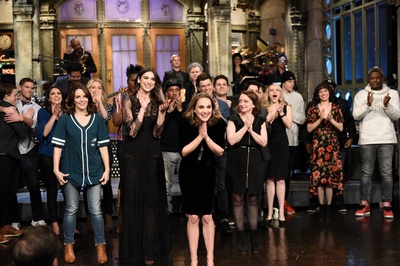 周六夜现场：娜塔莉·波特曼/Dua Lipa剧照的剧照