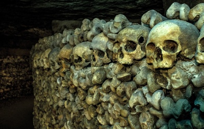 地下墓穴剧照的剧照