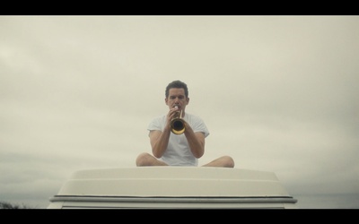 生为蓝调剧照的剧照