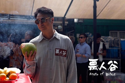 恶人报喜剧照的剧照